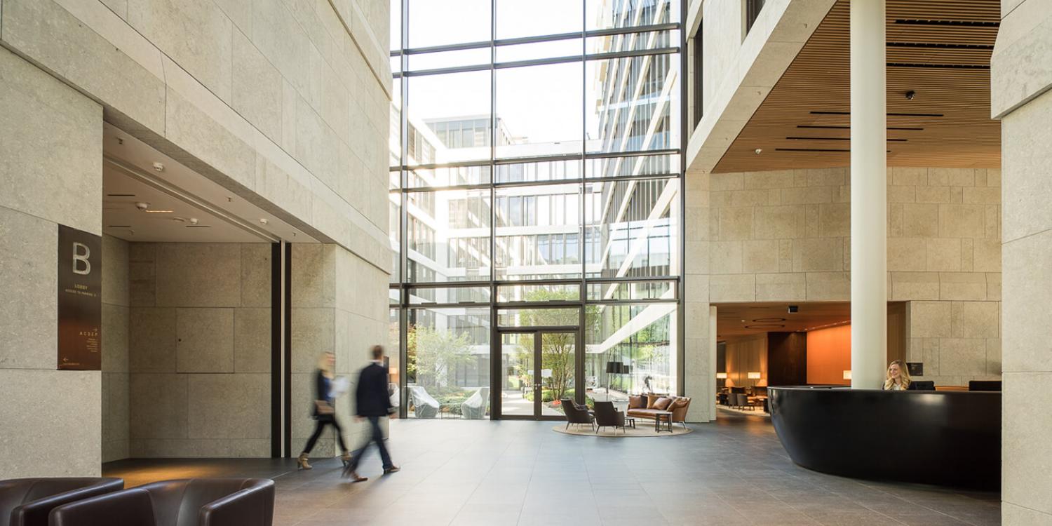 Foyer im NOVE by Citterio mit Blick zu Reply in München, Bild: formfotograf