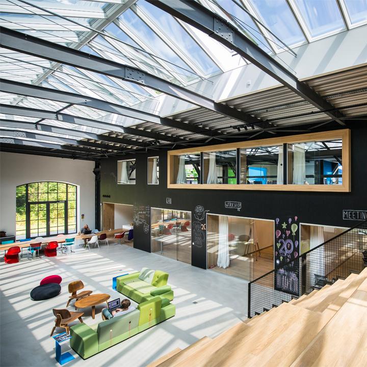 Virtual Identity konzipiert und designed by CSMM – architecture matters ist als Best Workspace of the Month ausgezeichnet worden